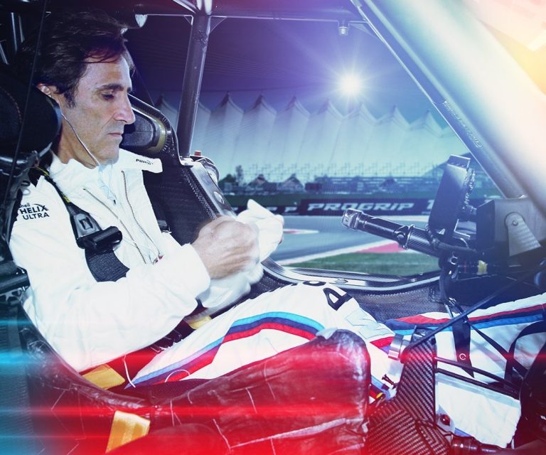 Alekss Zanardi pēc ceļa negadījuma ir ‘ļoti smagā stāvoklī’