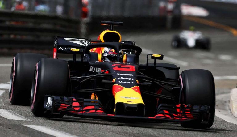 Rikardo ātrākais Monako pirmajā treniņā, Verstapena rīcību izmeklē tiesneši