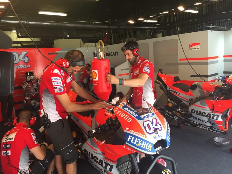 MotoGP Katalonijas GP: fotoreportāža no boksu celiņa
