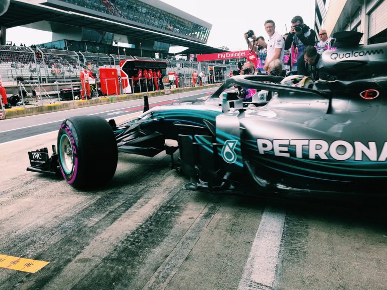 Hamiltons ātrākais pirmajā treniņā Austrijā, Kubica paliek pēdējais