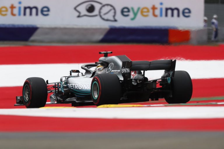 Hamiltons nepārspēts arī otrajos treniņos