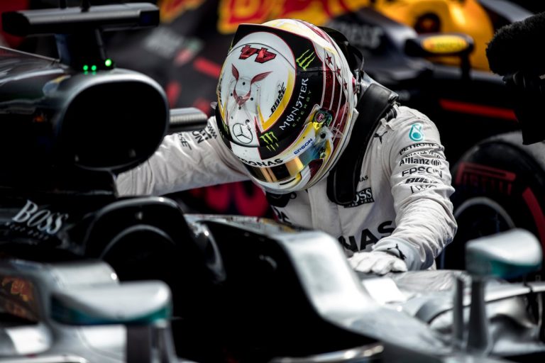 Hamiltons pagarina līgumu ar ‘Mercedes’ uz diviem gadiem