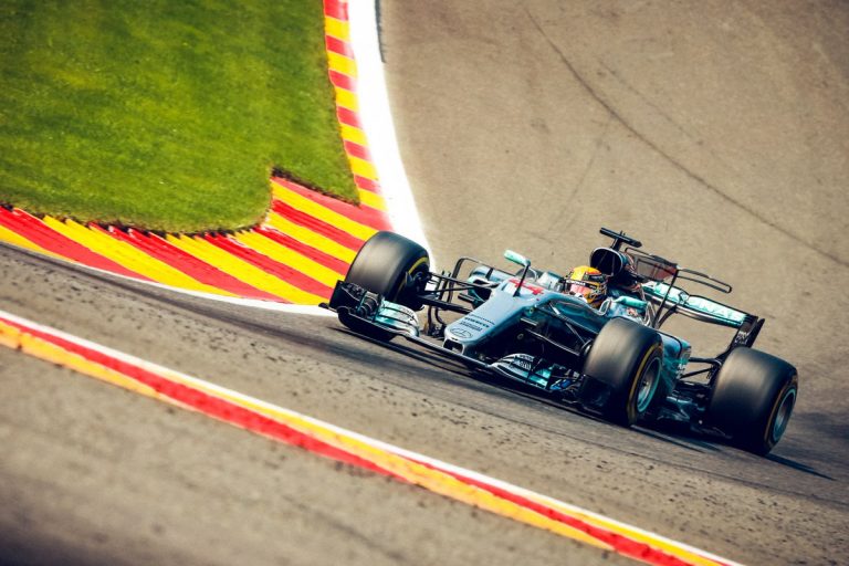 Hamiltons favorīts uz titulu, bet ne uz uzvaru Meksikā