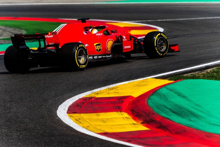 Fetels Beļģijā pieveic Hamiltonu, Alonso iespaidīga avārija startā