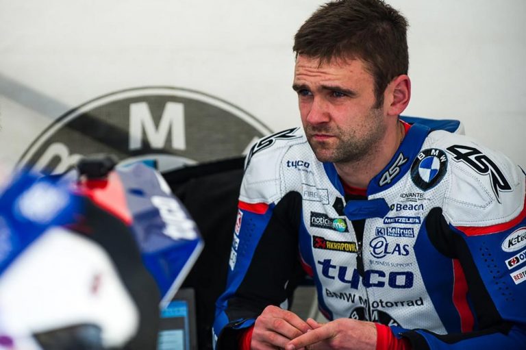 Motošosejas TT sacīkstēs gājis bojā Viljams Danlops