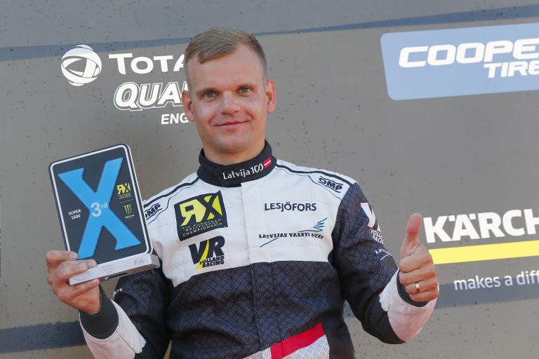 Latviešiem mainīgas sekmes rallijkrosa sacensībās Francijā