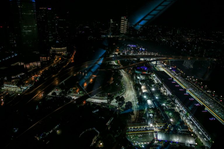 Fetelam izlietā sasmelšana turpinās naksnīgajā Singapūrā