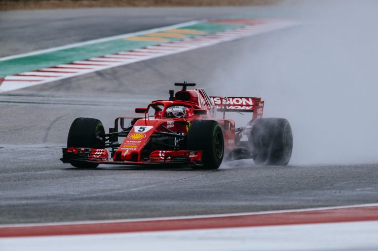 Konkurenti aizstāv Fetelu pēc ‘muļķīgā’ soda