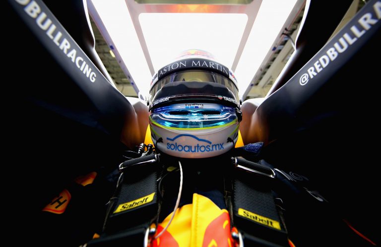 Verstapens un ‘Renault’ satriecoši arī otrajos treniņos, ‘Red Bull’ kārtējās problēmas