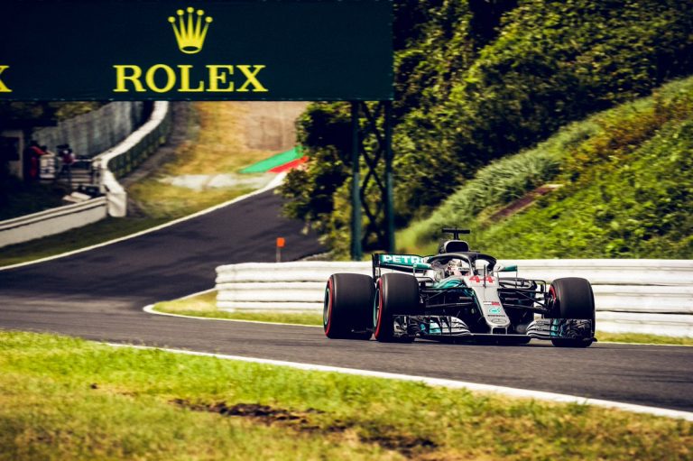 ‘Ferrari’ sapinās savā stratēģijā, Hamiltonam pole position