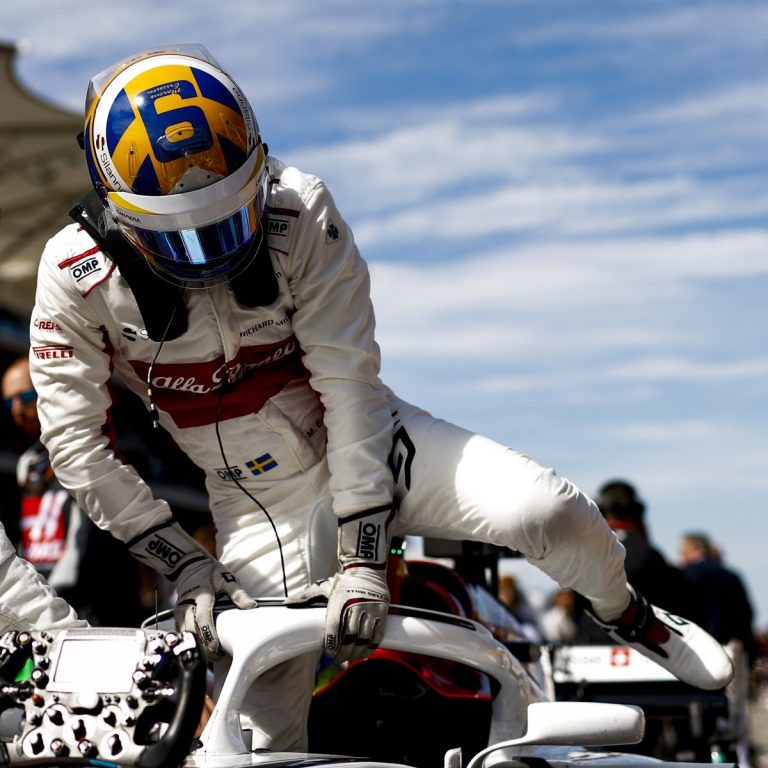 F1 plāno ievietot kameras ķiveru iekšpusē