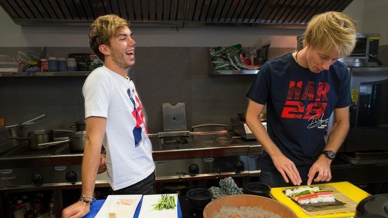 ‘Toro Rosso’ braucēji Japānā mācas pagatavot suši