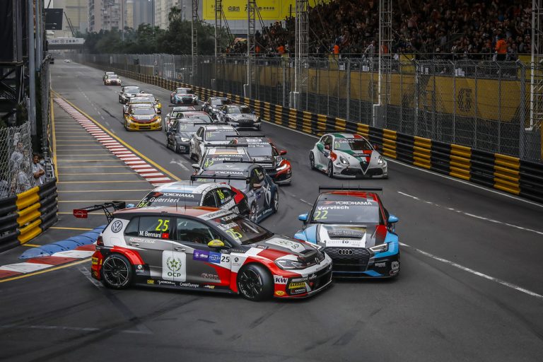 Tarkvini 56 gadu vecumā kļūst par WTCR čempionu
