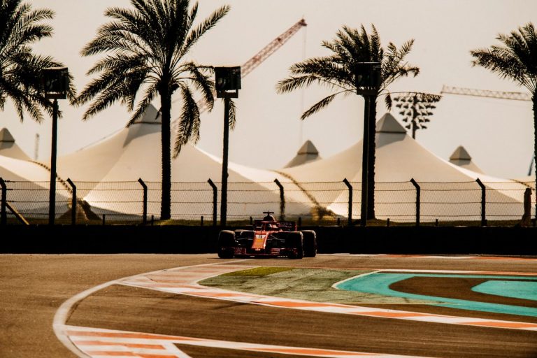 Aizvadīta pirmā F1 testu diena ar Raikonenu ‘Sauber’ formulā un Kubicas dalību