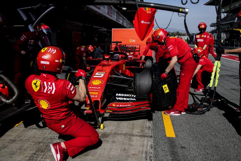Barselonas testos ‘Ferrari’ 0.003 sekundes ātrāki par ‘Mercedes’ (teksta tiešraides arhīvs)