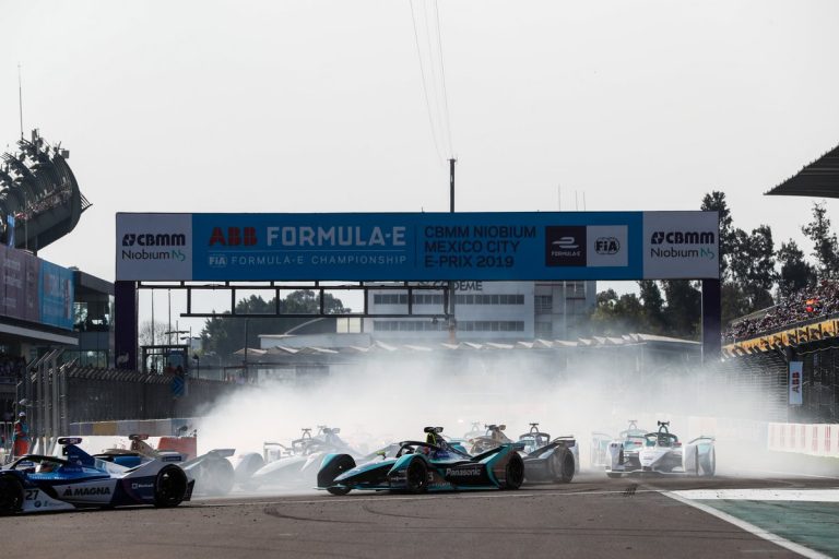 Mehiko ePrix aptur pēc iespaidīgas avārijas, uzvaru finiša taisnē izrauj di Grasi