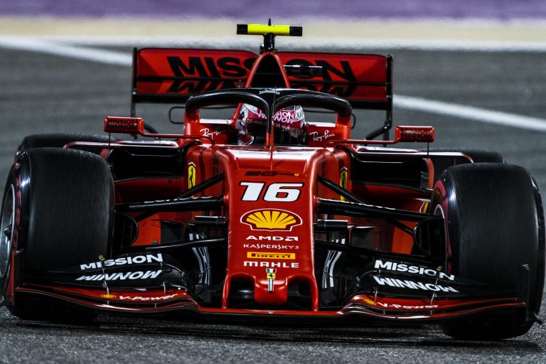 ‘Ferrari’ jaunā zvaigzne Leklerks Bahreinā izcīna savu pirmo pole position