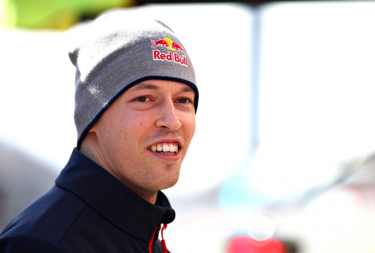 Iepazīsti F1 braucējus – Daņila Kvjats