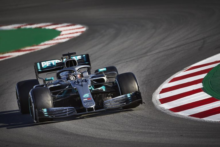 Hamiltons neapmierināts ar 2019. gada F1 riepām