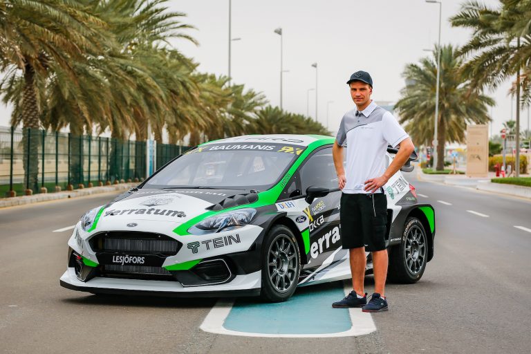 Jānis Baumanis Abu Dabī atrāda jauno mašīnu un gatavojas sezonas startam