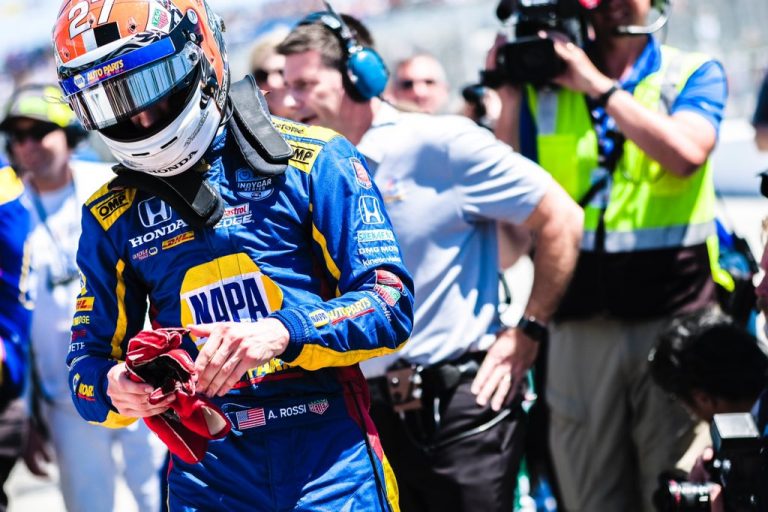 Rossi pagarina līgumu ar Andretti komandu