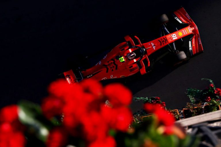 Šarls Leklērs ātrākais incidentiem bagātā otrajā treniņā Baku; Šūmahers 6.vietā F2 kvalifikācijā