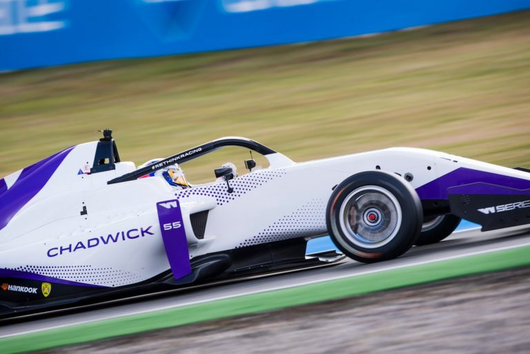 Angliete Čadvika uzvar pirmajā sieviešu formulu čempionāta posmā