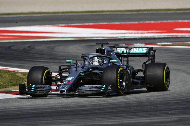 Krievu bagātnieks Mazepins ātrākais F1 testu otrajā dienā