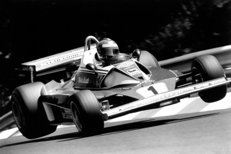 70 gadu vecumā miris leģendārais F1 braucējs Nikijs Lauda