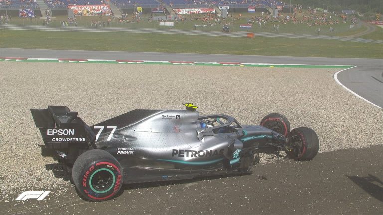 Botasam un Verstapenam avārijas Austrijas otrajos treniņos