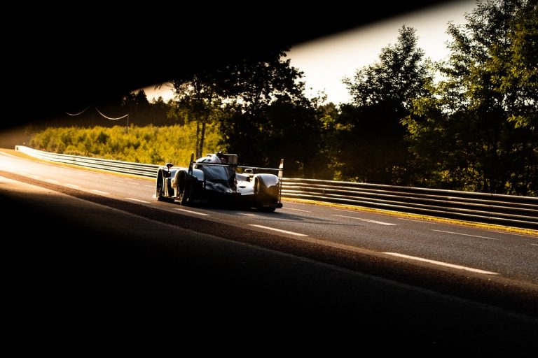 Smaga avārija neaptur ‘Toyota’ no pole position Lemānā, drīz konkurenci sastādīs ‘Aston Martin’