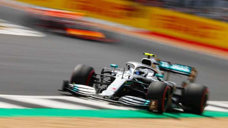 Botass ar 0.006 sekunžu rezervi izcīna pole position Anglijā