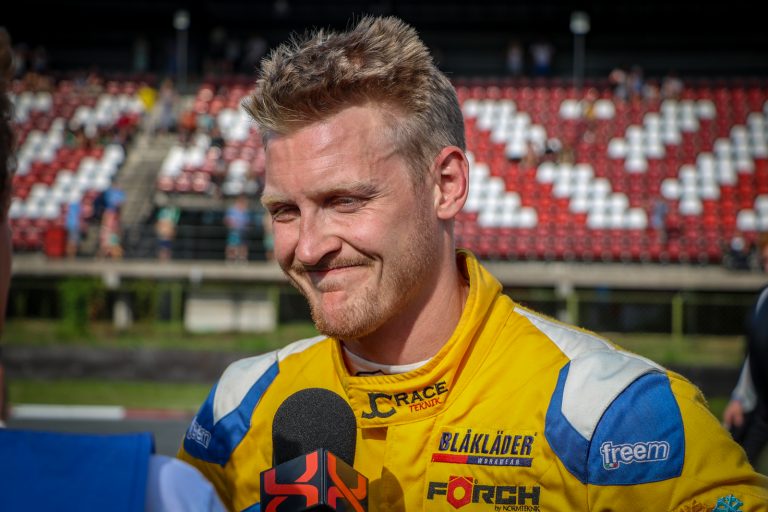 Rallijkrosa braucējs Larsons piedzīvojis šaušalīgu incidentu