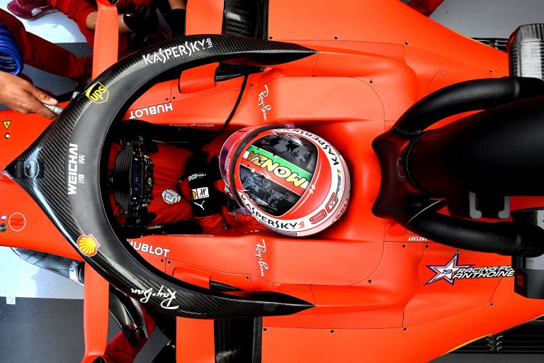 Sapīšanās taktikā izbojā pēdējo apli visiem, Leklerkam pole position, Raikonenam avārija