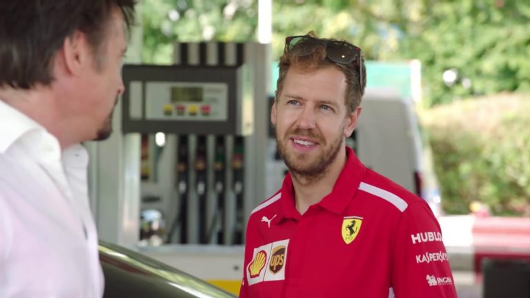 Fetels palīdz bijušajiem ‘Top Gear’ vadītājiem ar ‘Ferrari 458’ izmēģināšanu Fetels palīdz bijušajiem ‘Top Gear’ vadītājiem ar ‘Ferrari 458’ izmēģināšanu