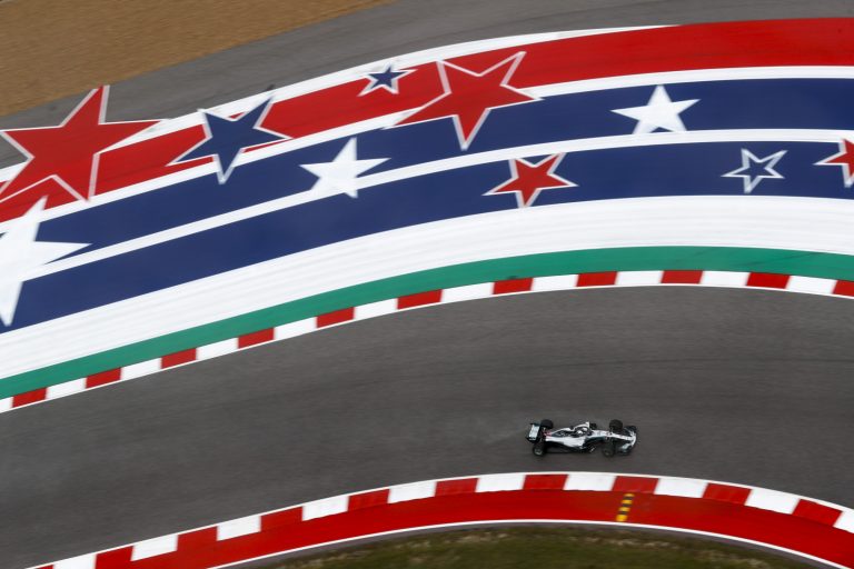 Hamiltona pēdējais punkts uz ‘i’ titula nodrošināšanai Teksasā