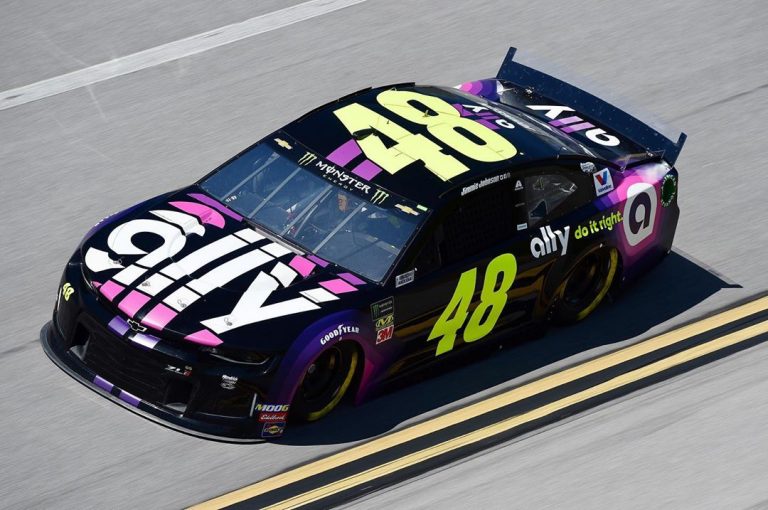 Septiņkārtējais NASCAR čempions Džonsons nākamsezon noslēgs savu karjeru