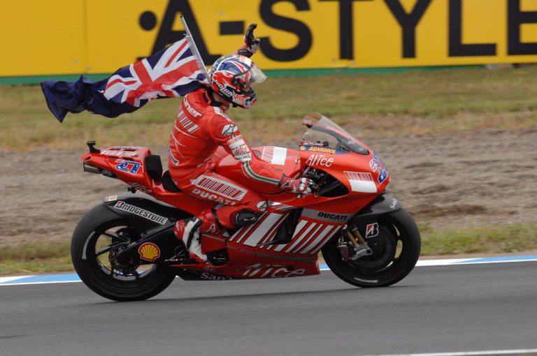 Slimība traucē MotoGP leģendai Stoneram nodarboties ar daudzām aktivitātēm