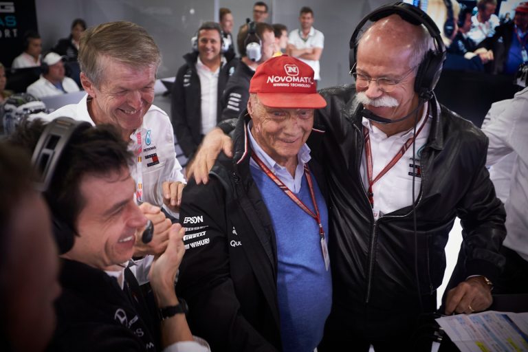 Pasniegtas FIA balvas: Lauda – gada personība, Albons – labākais debitants