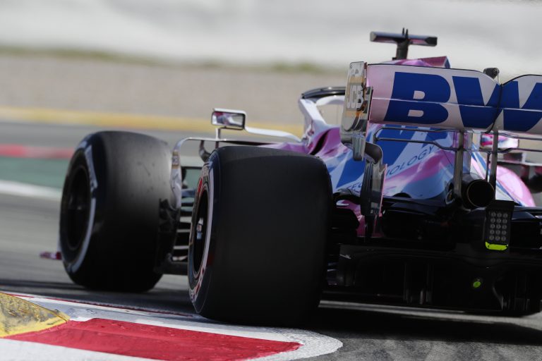 Ziņas īsumā – COVID-19 sasniedzis F1, miris leģendārs inženieris, attīstība ‘rozā Mercedes’ protestā
