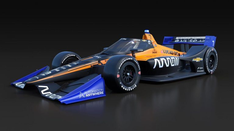 ‘McLaren’ startēs IndyCar pilnu sezonu un parāda savu krāsojumu [Foto+Video]