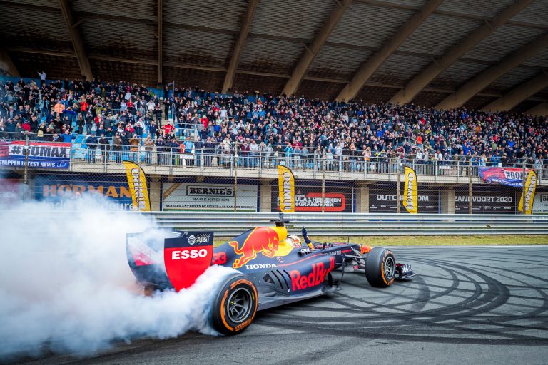 ‘Red Bull’ plāno pārņemt ‘Honda’ rūpnīcu