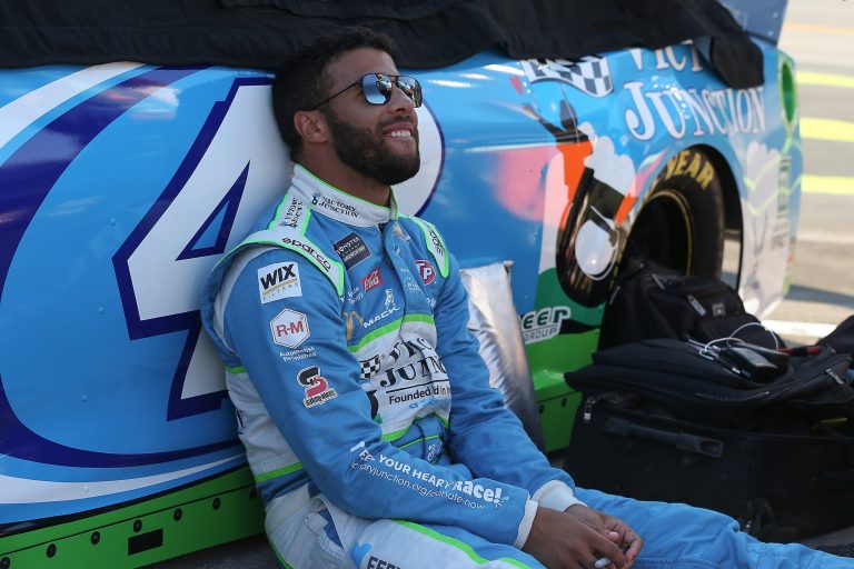 NASCAR vienīgais melnādainais braucējs komentē Larsona rasistiskos izteikumus