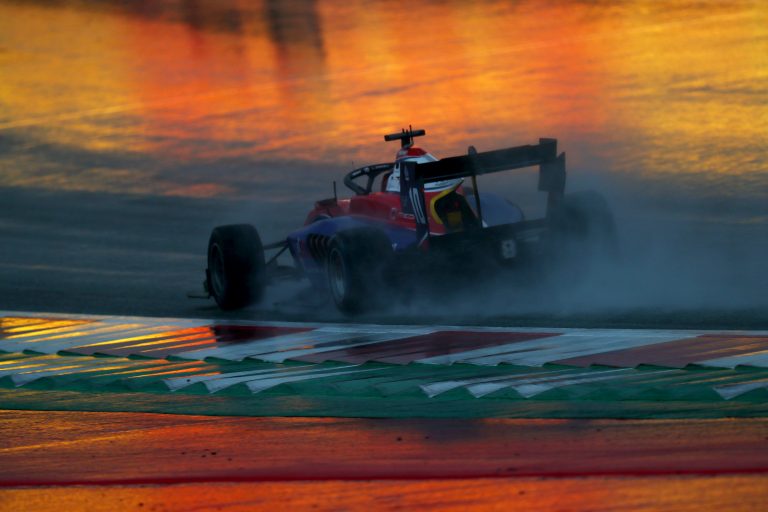 F2 un F3 sacīkstes tiek apturētas, Diksons turpina uguņot IndyCar