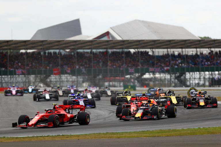 Ziņas īsumā – 12 sacīkstes Silverstonā, Divas dienas Imolā, Bijušajam F1 pilotam ļoti smags negadījums