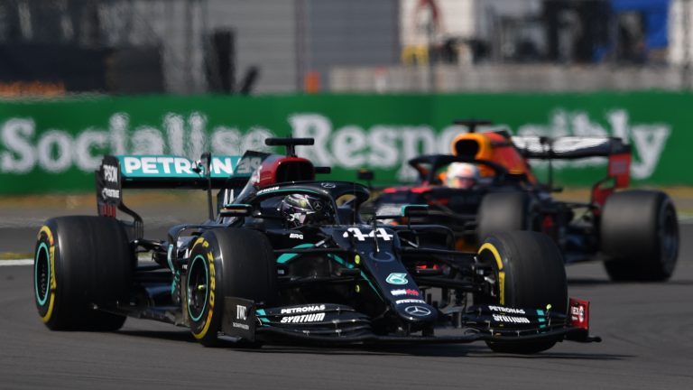 Hamiltons izcīna pole-position Spānijā