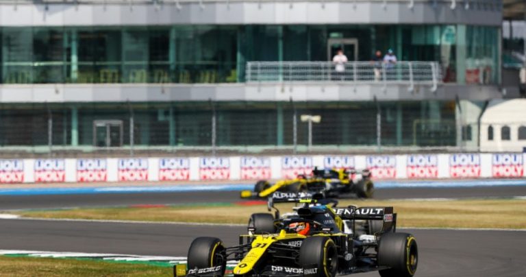 Sestdienas treniņi Barselonā noslēdzas ar Okona avāriju