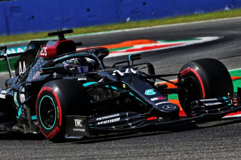 Hamiltons sakārto lietas 2.treniņā Moncā, tikai Botass, Noriss un Gaslī 1 sekundē ar Luisu