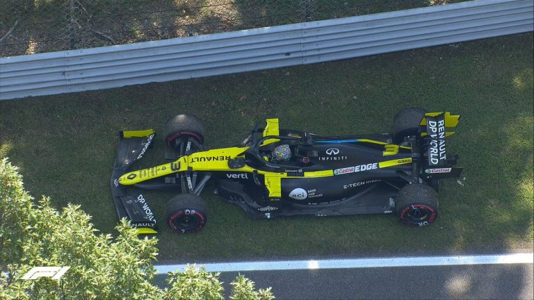 Botass ātrākais pēdējā treniņā, Hamiltona apli izbojā sastrēgums, Rikardo dzinēja problēma