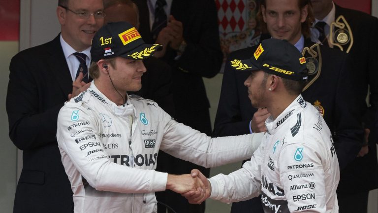 Hamiltons un Rosbergs atkal kļūst par konkurentiem